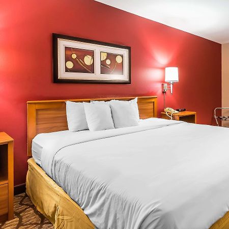 Quality Inn & Suites Chesterfield Village Springfield Eksteriør bilde