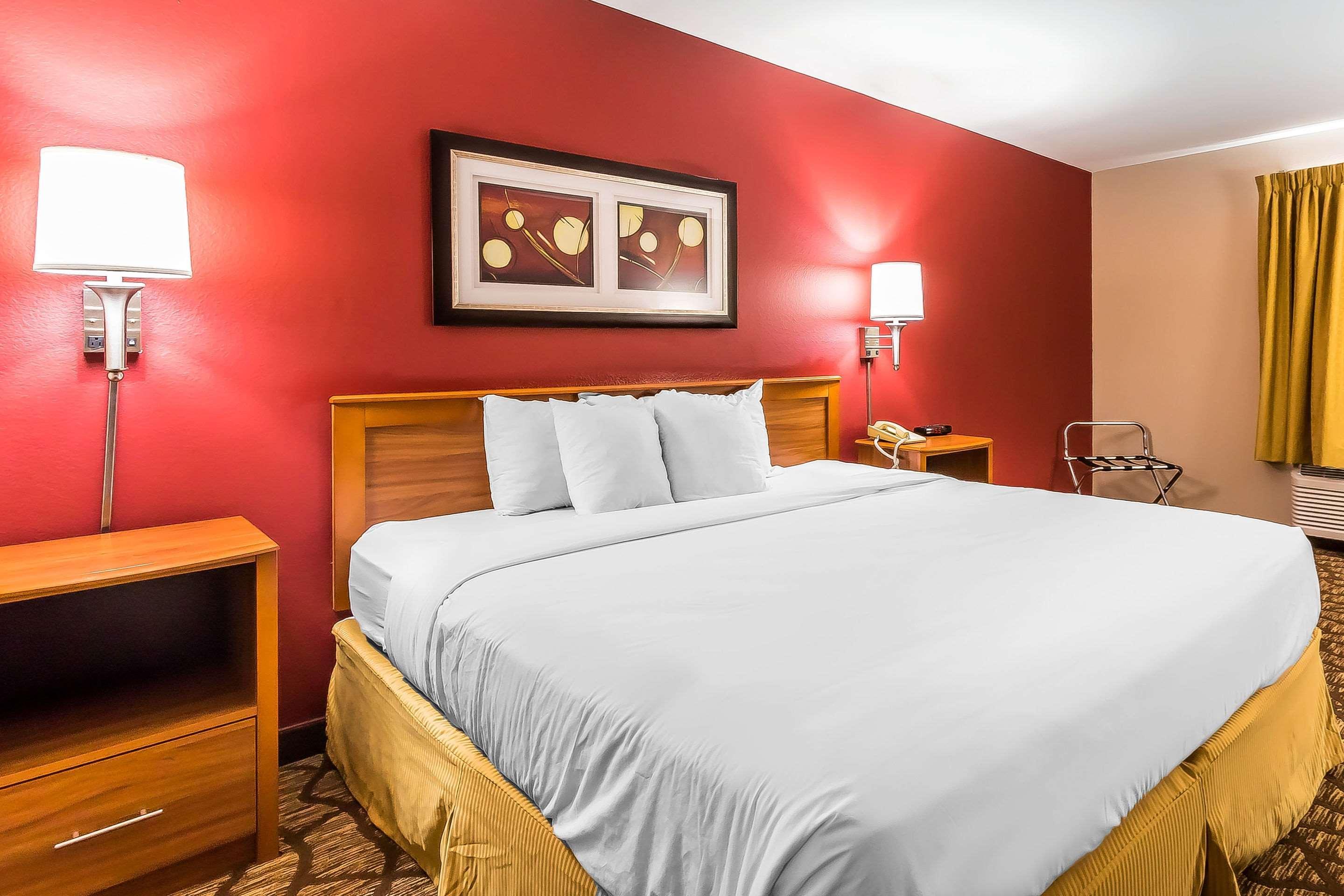 Quality Inn & Suites Chesterfield Village Springfield Eksteriør bilde