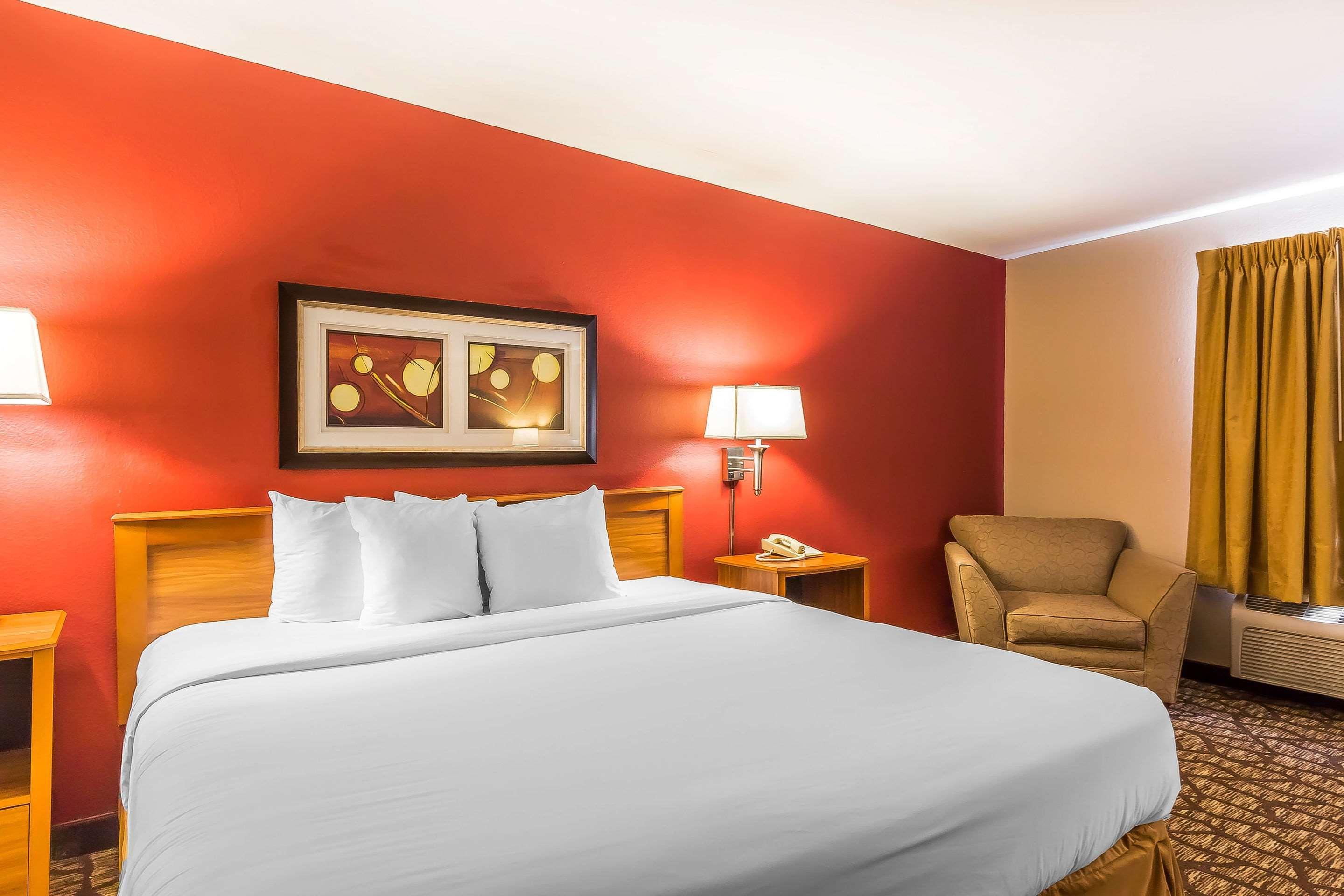 Quality Inn & Suites Chesterfield Village Springfield Eksteriør bilde