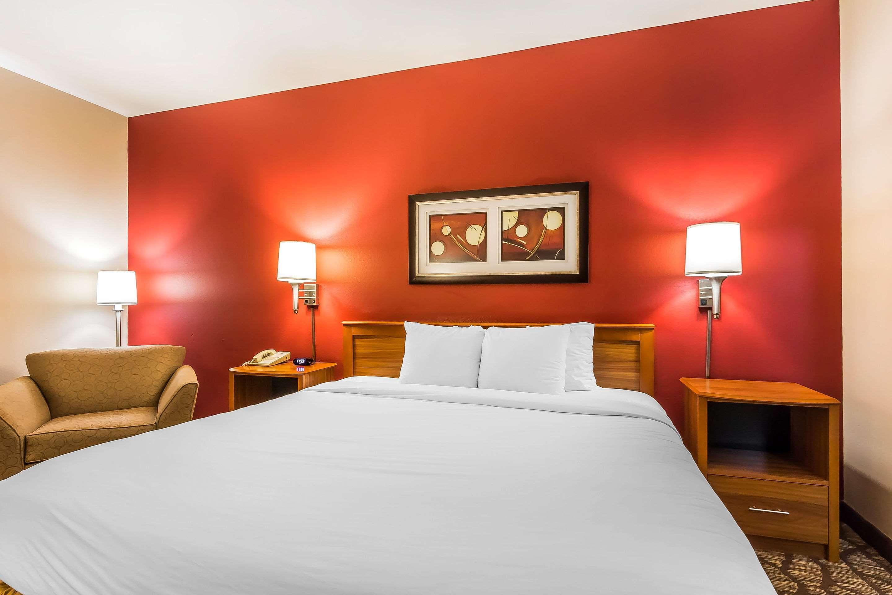 Quality Inn & Suites Chesterfield Village Springfield Eksteriør bilde