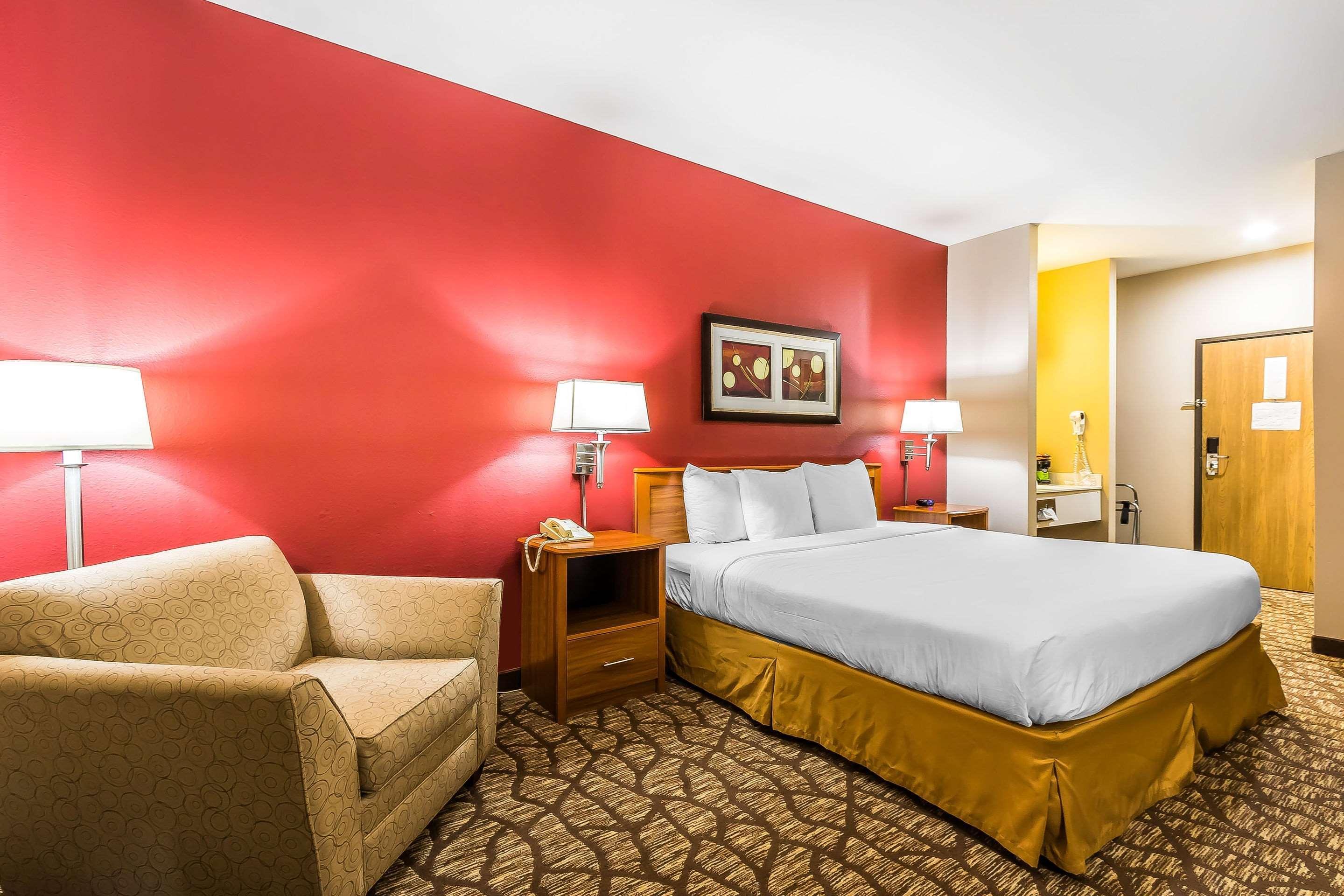 Quality Inn & Suites Chesterfield Village Springfield Eksteriør bilde