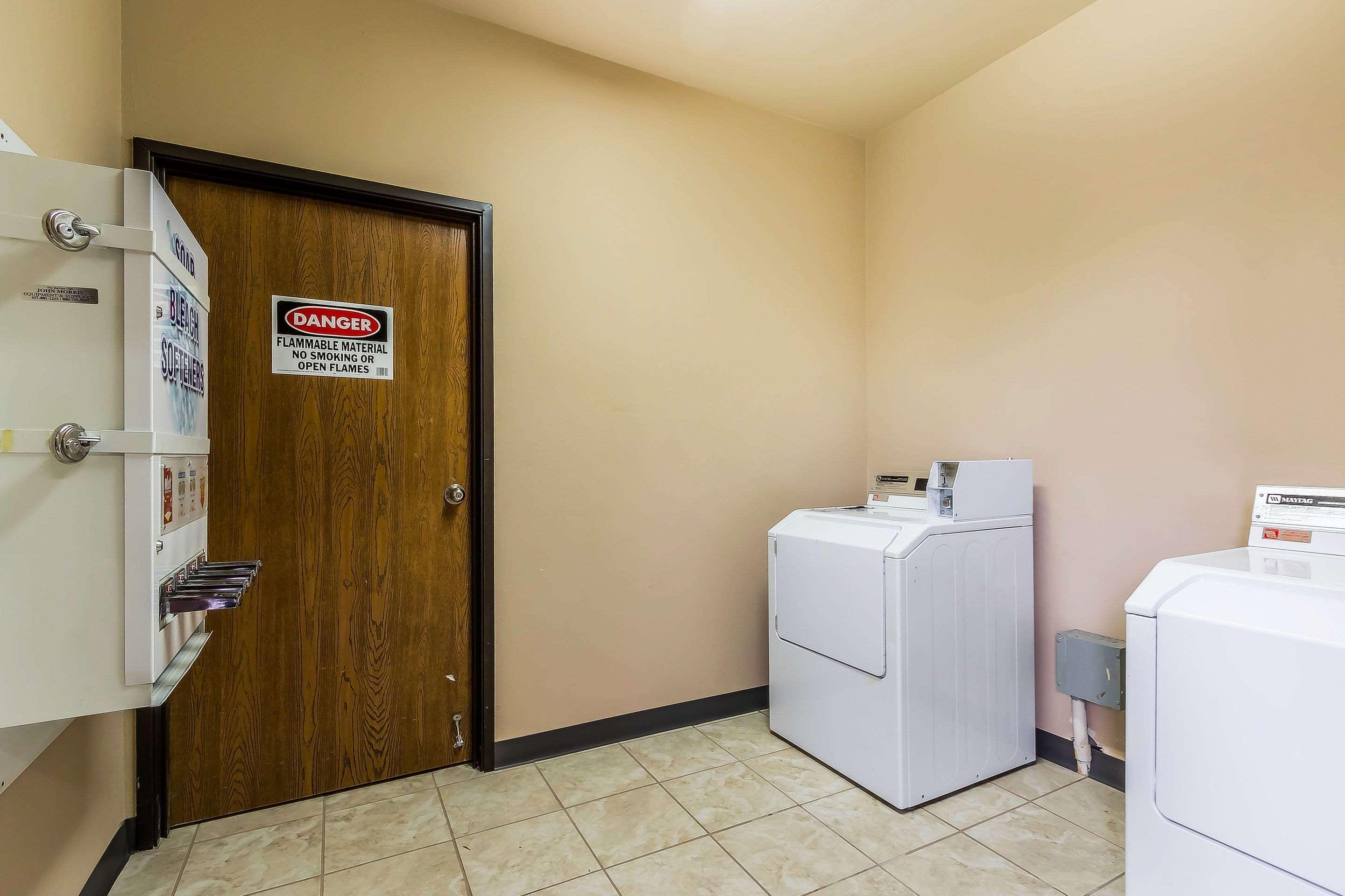Quality Inn & Suites Chesterfield Village Springfield Eksteriør bilde