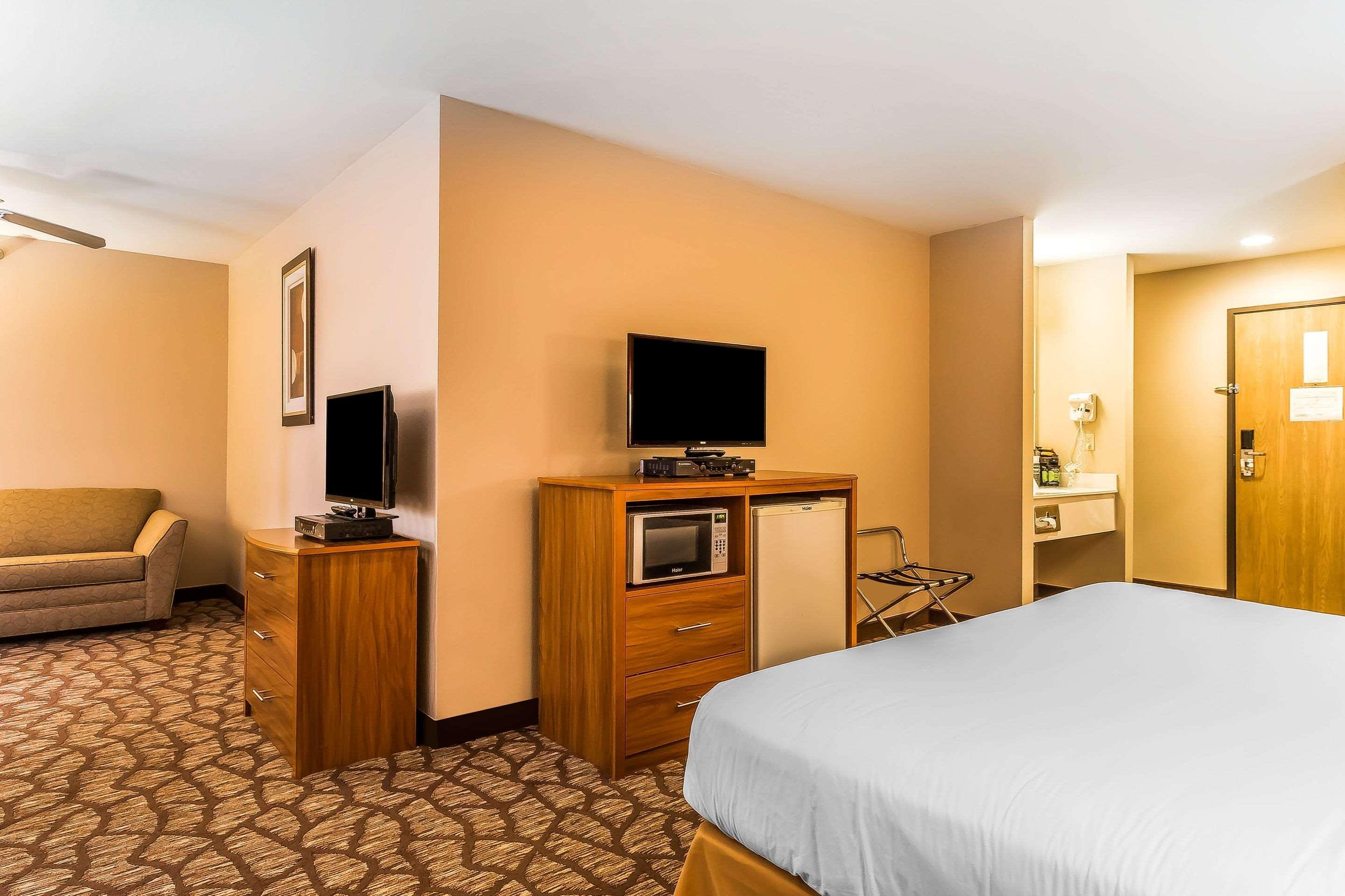 Quality Inn & Suites Chesterfield Village Springfield Eksteriør bilde