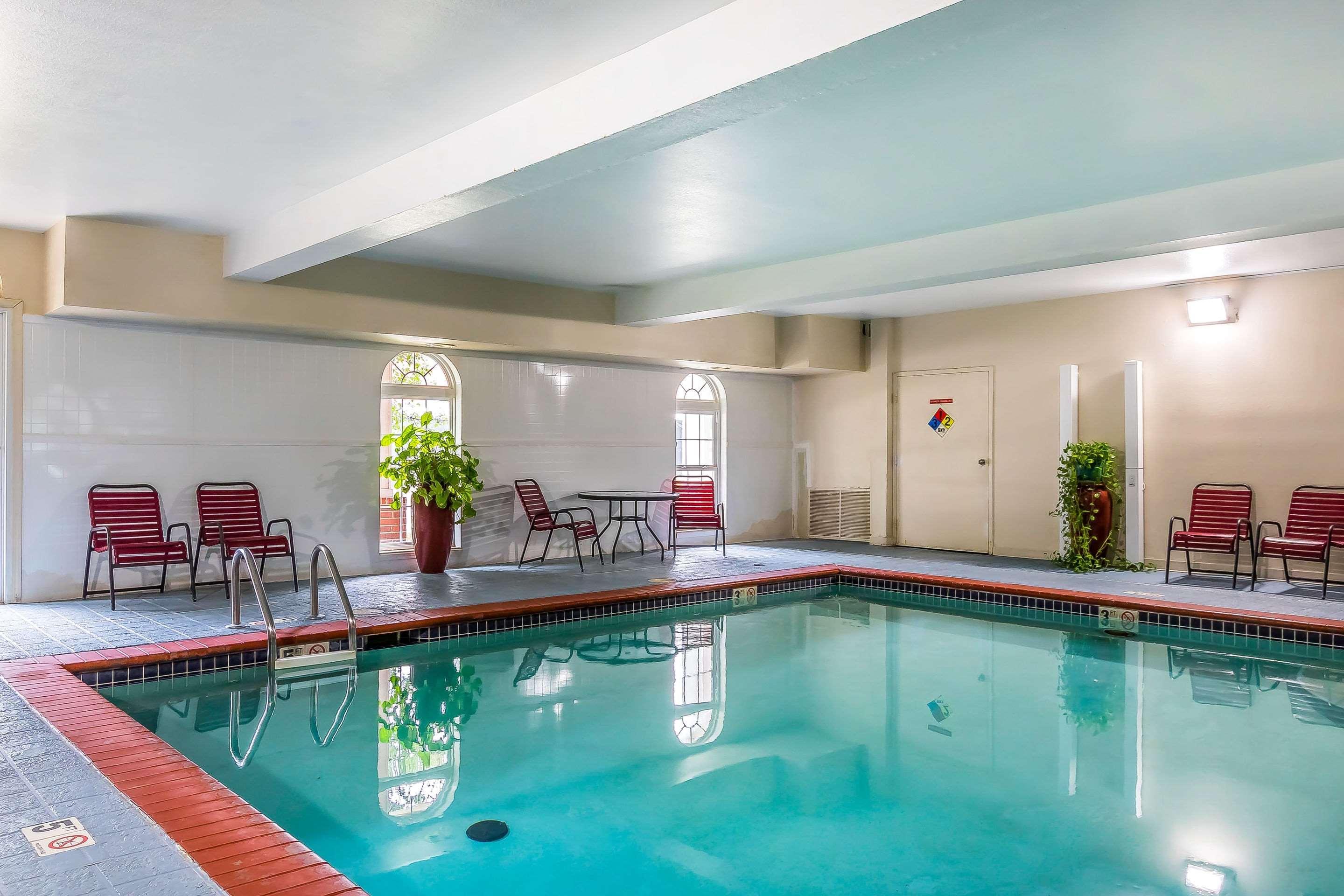 Quality Inn & Suites Chesterfield Village Springfield Eksteriør bilde