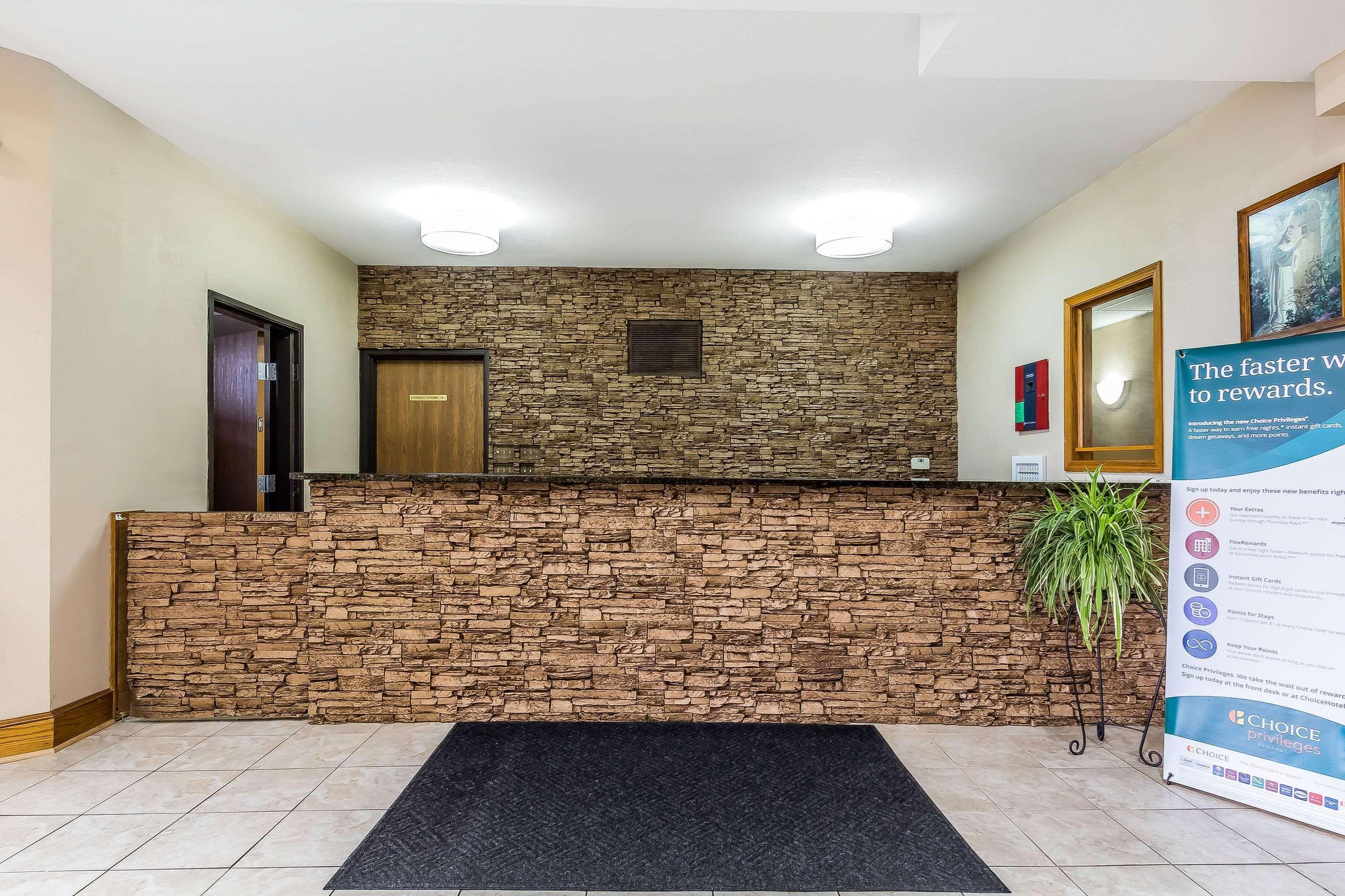 Quality Inn & Suites Chesterfield Village Springfield Eksteriør bilde