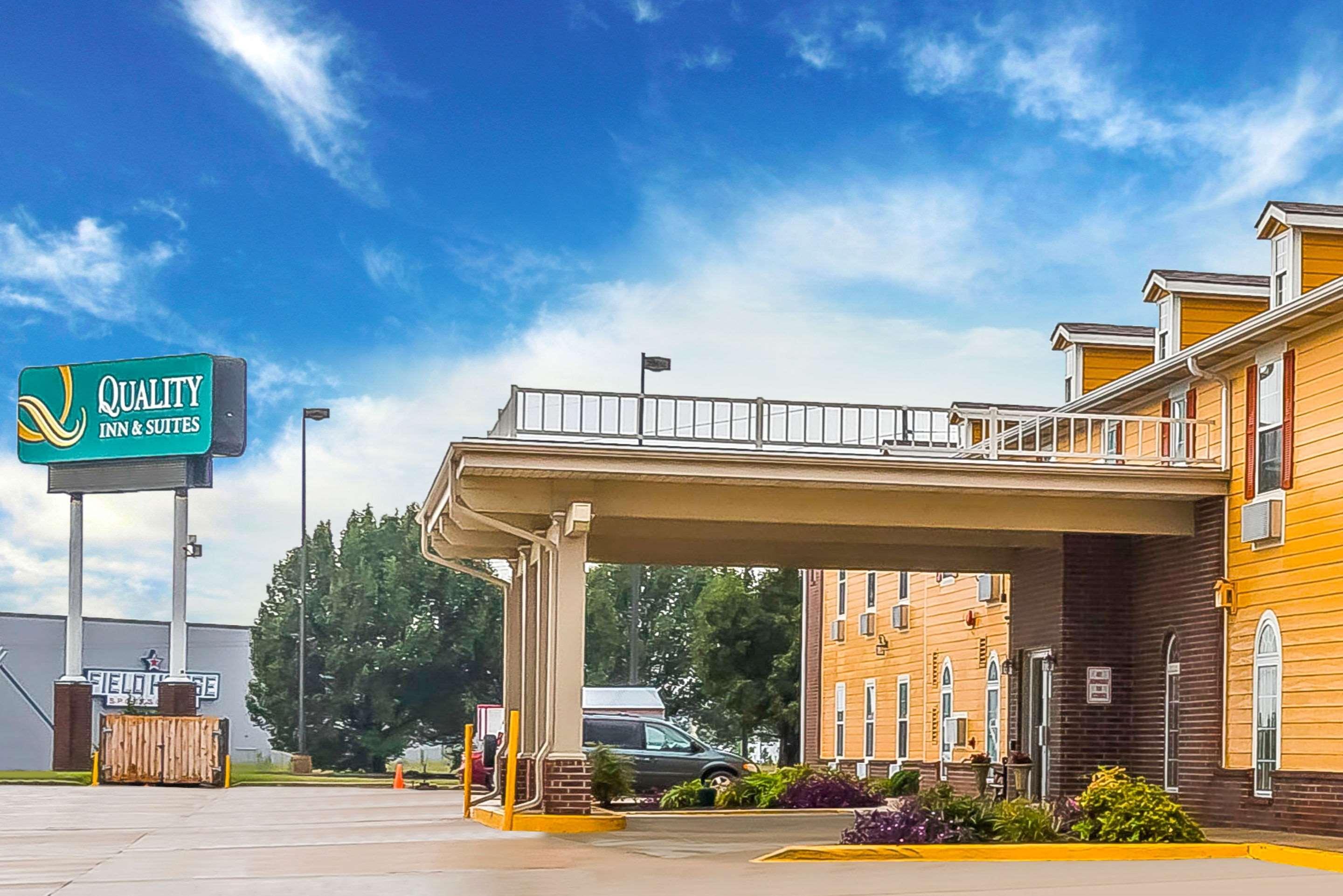 Quality Inn & Suites Chesterfield Village Springfield Eksteriør bilde