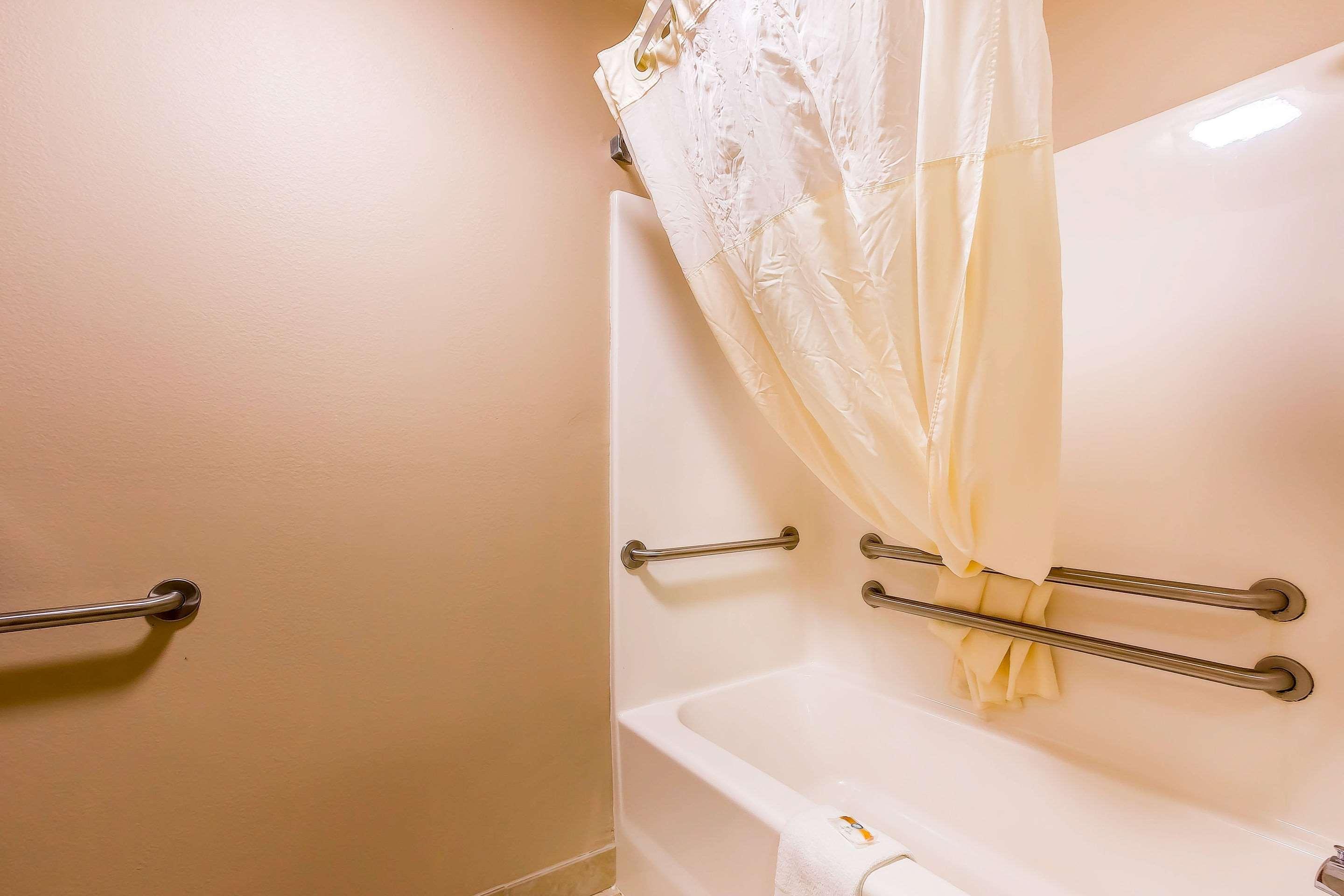 Quality Inn & Suites Chesterfield Village Springfield Eksteriør bilde