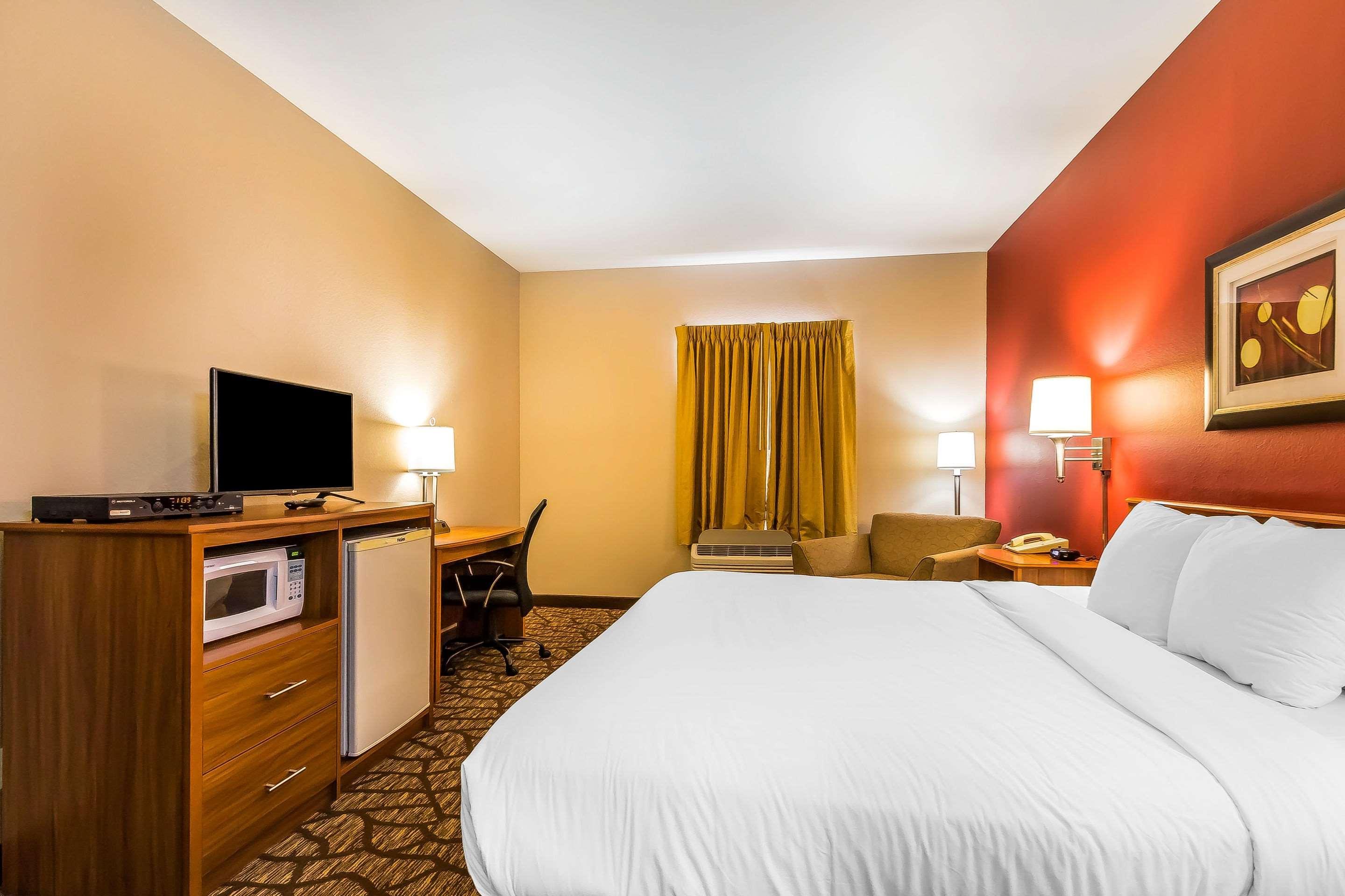 Quality Inn & Suites Chesterfield Village Springfield Eksteriør bilde