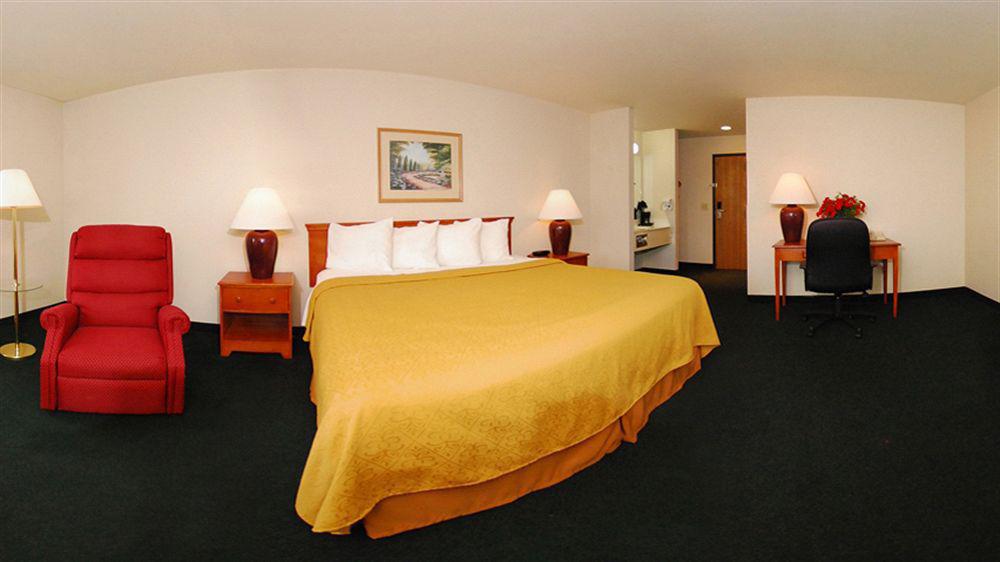 Quality Inn & Suites Chesterfield Village Springfield Eksteriør bilde